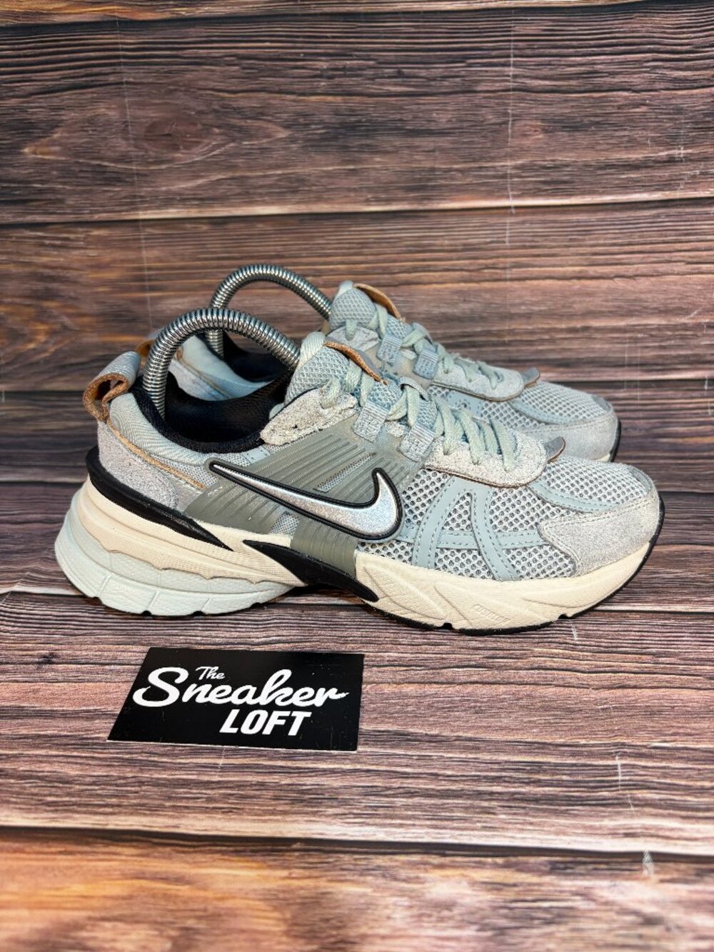Nike Women's V2k Run Light Pumice Athletic Running Shoes‎ Size 7.5